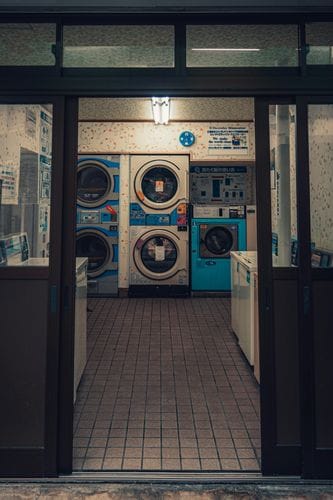Laundry franchise vs local laundry shop comparison